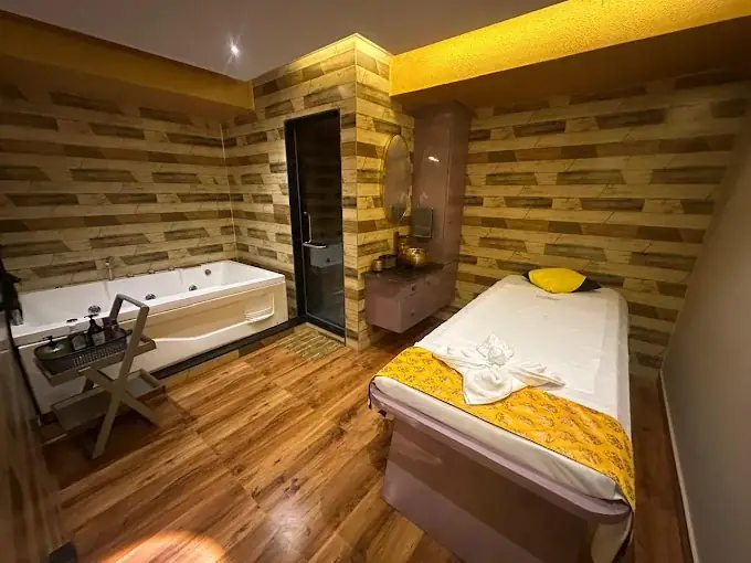 Jacuzzi therapy room at Kiva Spa